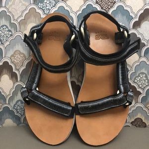 Teva leather bottom hook & loop sandal 7
